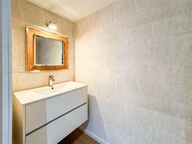 6103 Aqua Ave # 1004, Miami Beach FL 33141