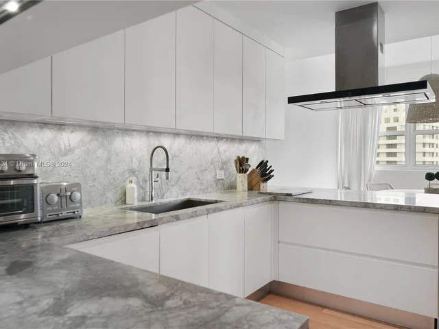 6103 Aqua Ave # 1004, Miami Beach FL 33141