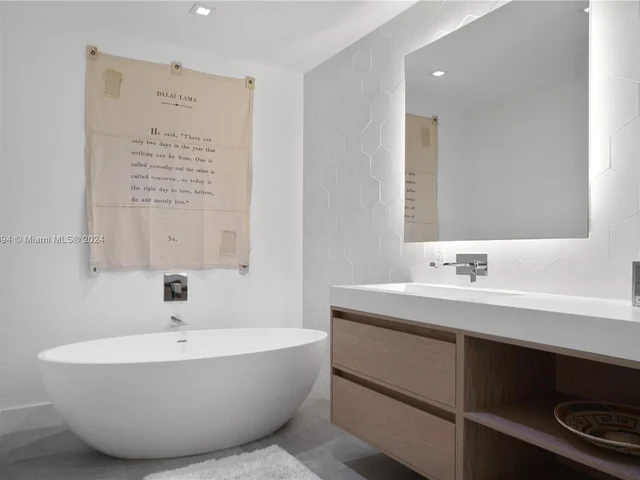 6103 Aqua Ave # 1004, Miami Beach FL 33141