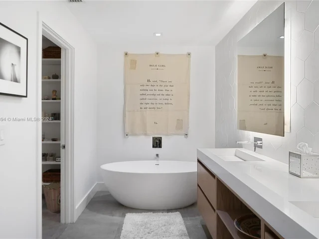 6103 Aqua Ave # 1004, Miami Beach FL 33141