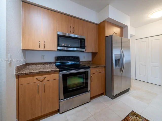 1830 Radius Dr # 905, Hollywood FL 33020