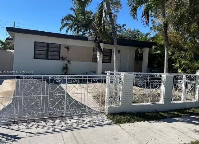 860 NW 18th Pl, Miami FL 33125