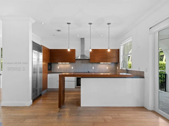 464 Fernwood Rd # B, Key Biscayne FL 33149