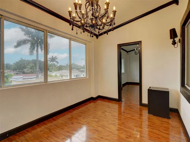 361 NE 116th St, Miami FL 33161