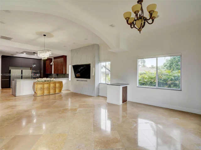 361 NE 116th St, Miami FL 33161