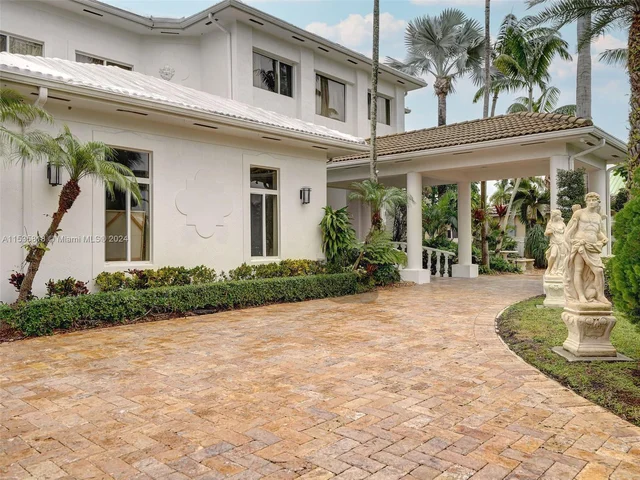 361 NE 116th St, Miami FL 33161