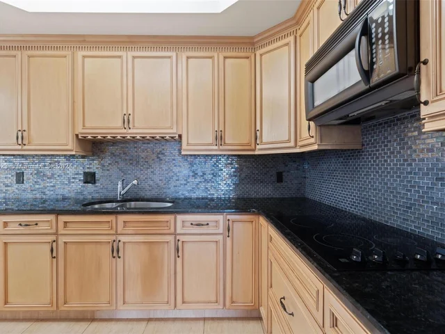 2841 NE 163rd St # 106, North Miami Beach FL 33160