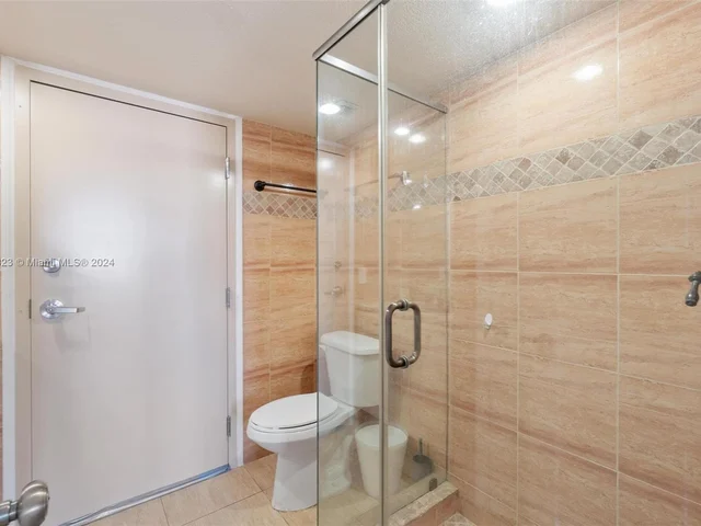 2841 NE 163rd St # 106, North Miami Beach FL 33160