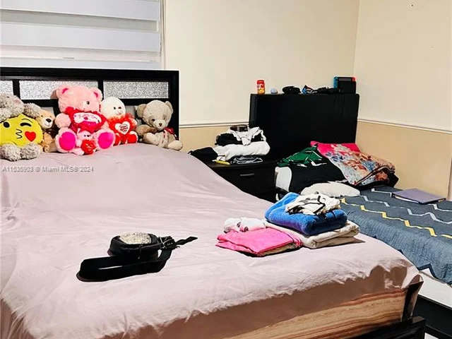 10345 NW 127th St, Hialeah Gardens FL 33018