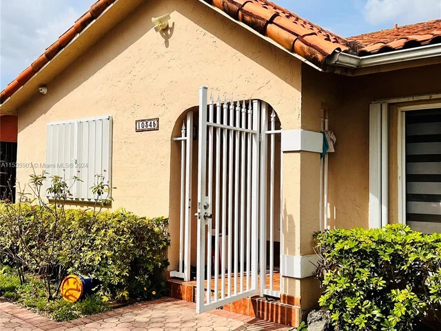 10345 NW 127th St, Hialeah Gardens FL 33018