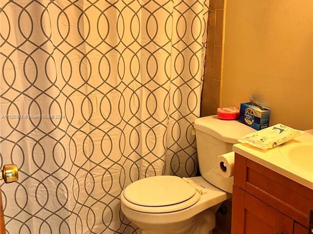 10345 NW 127th St, Hialeah Gardens FL 33018