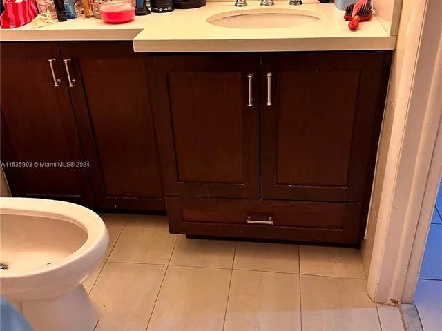 10345 NW 127th St, Hialeah Gardens FL 33018