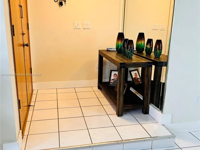 10345 NW 127th St, Hialeah Gardens FL 33018