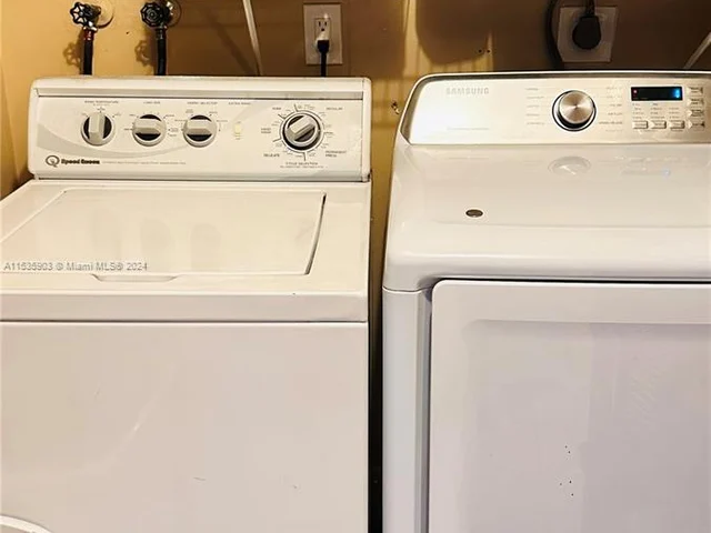 10345 NW 127th St, Hialeah Gardens FL 33018