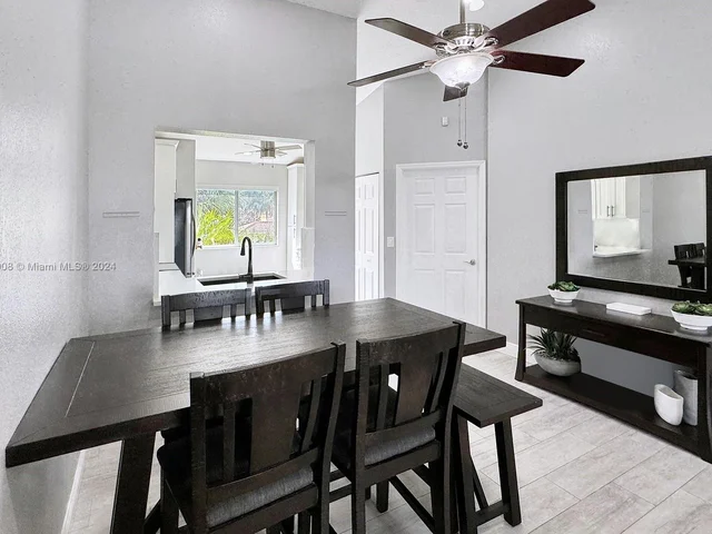 7910 NW 7th St # 203, Pembroke Pines FL 33024