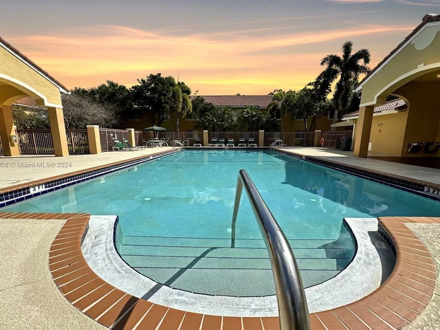 7910 NW 7th St # 203, Pembroke Pines FL 33024