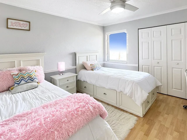 7910 NW 7th St # 203, Pembroke Pines FL 33024