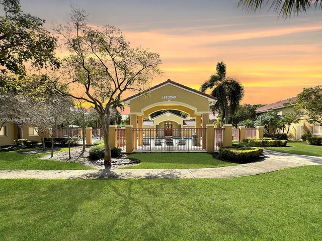 7910 NW 7th St # 203, Pembroke Pines FL 33024