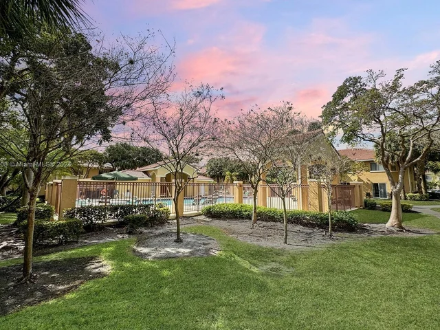 7910 NW 7th St # 203, Pembroke Pines FL 33024