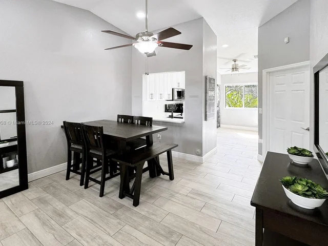 7910 NW 7th St # 203, Pembroke Pines FL 33024