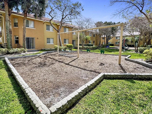 7910 NW 7th St # 203, Pembroke Pines FL 33024