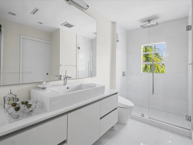 20760 NE 30th Pl, Aventura FL 33180