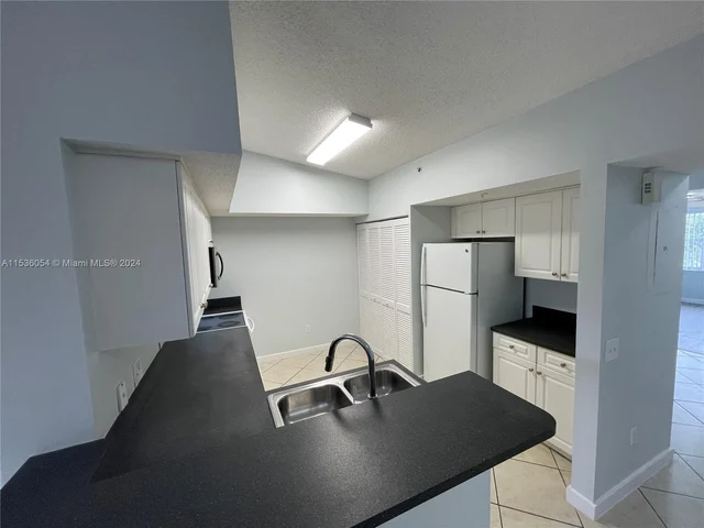 9645 NW 1st Ct # 306, Pembroke Pines FL 33024