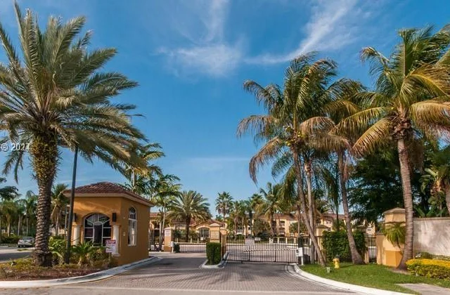 9645 NW 1st Ct # 306, Pembroke Pines FL 33024