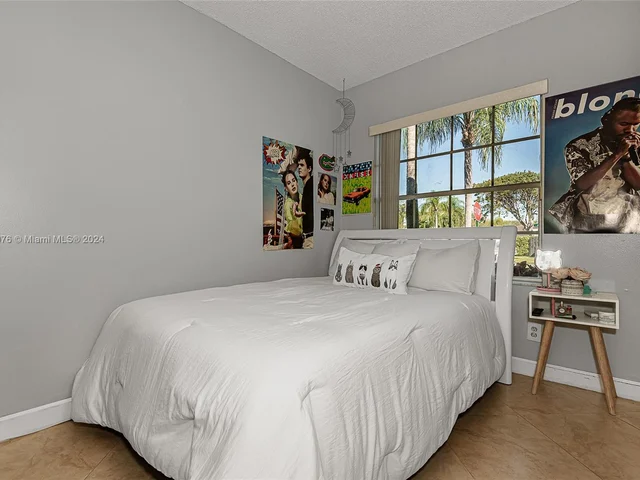 15718 SW 80th Ln, Miami FL 33193