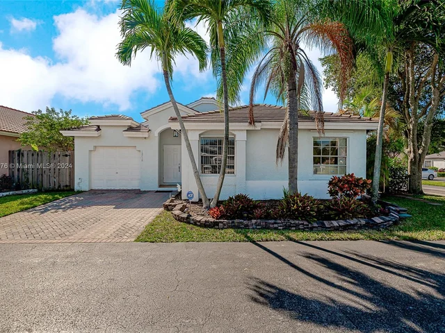 15718 SW 80th Ln, Miami FL 33193