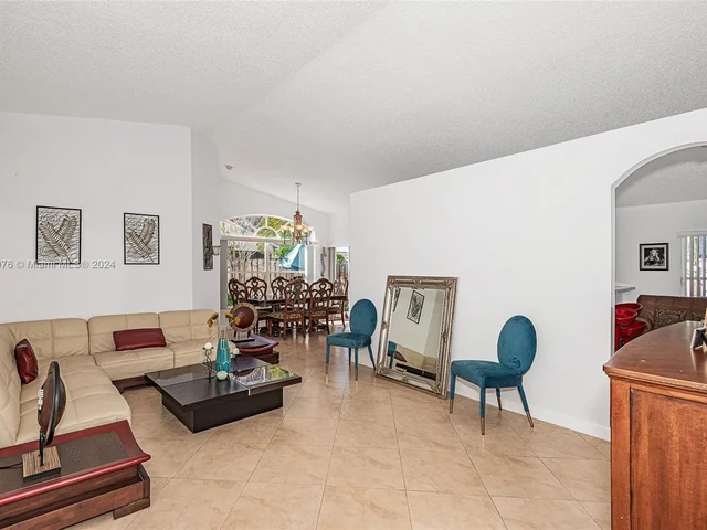 15718 SW 80th Ln, Miami FL 33193