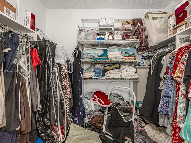 15718 SW 80th Ln, Miami FL 33193