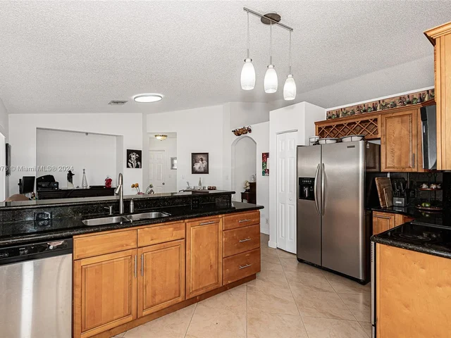 15718 SW 80th Ln, Miami FL 33193