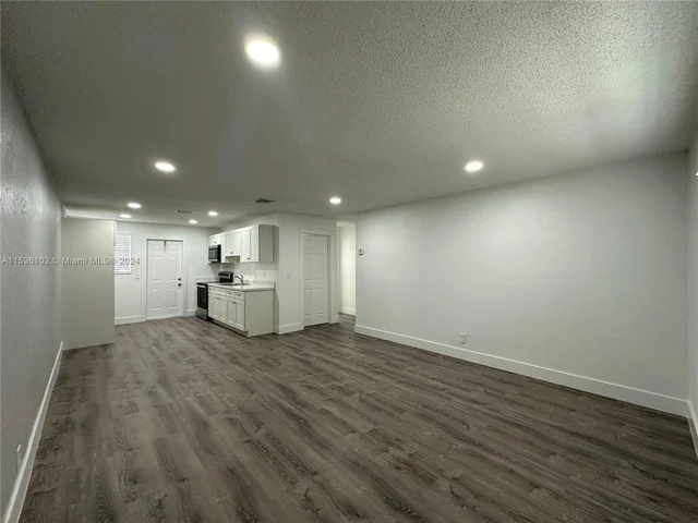 120 NW 2nd Ave # B, Hallandale Beach FL 33009