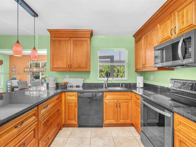 317 NW 23rd St, Wilton Manors FL 33311