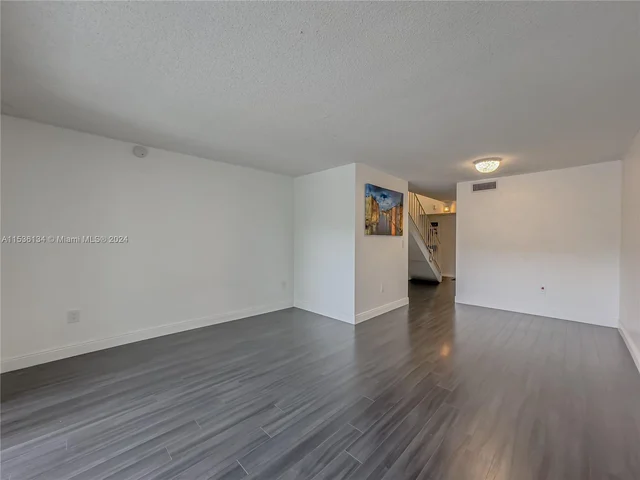 9353 Fontainebleau Blvd # A215, Miami FL 33172