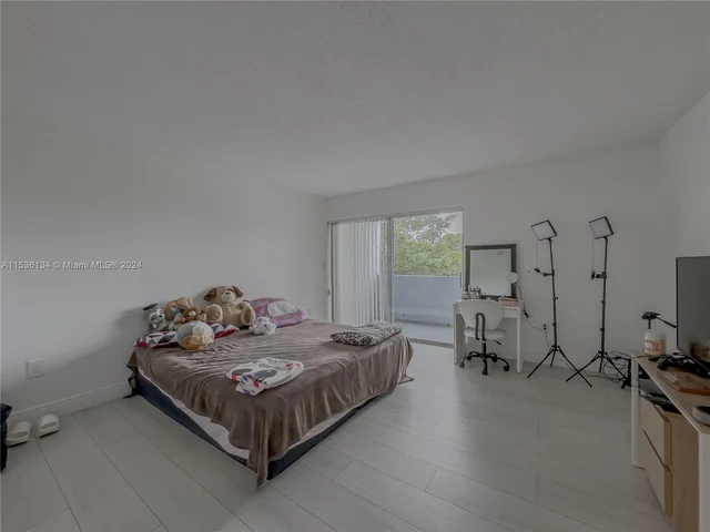 9353 Fontainebleau Blvd # A215, Miami FL 33172