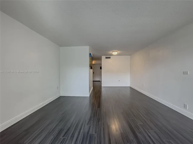 9353 Fontainebleau Blvd # A215, Miami FL 33172