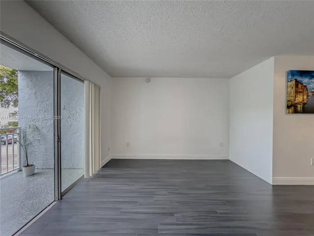 9353 Fontainebleau Blvd # A215, Miami FL 33172