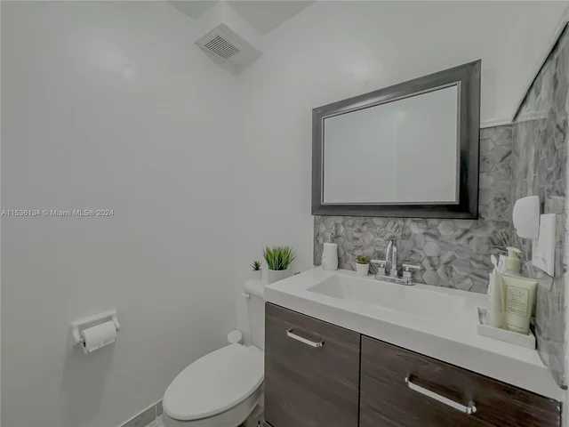 9353 Fontainebleau Blvd # A215, Miami FL 33172