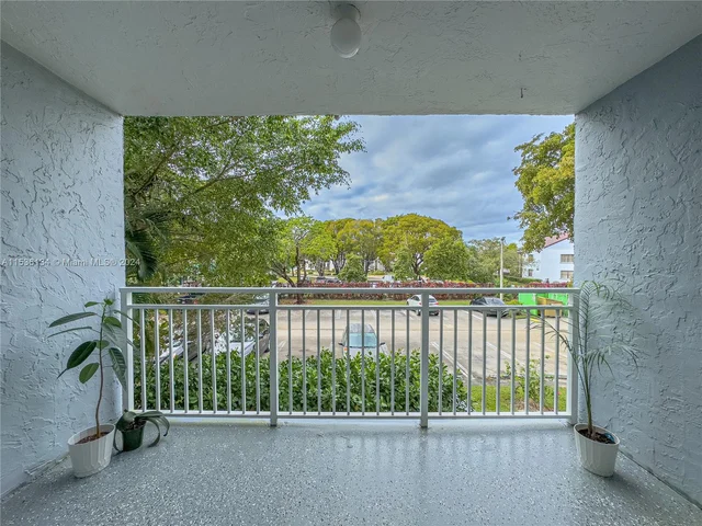 9353 Fontainebleau Blvd # A215, Miami FL 33172