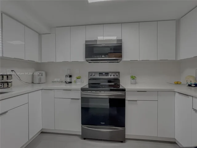 9353 Fontainebleau Blvd # A215, Miami FL 33172