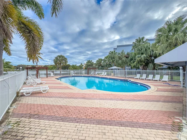 9353 Fontainebleau Blvd # A215, Miami FL 33172