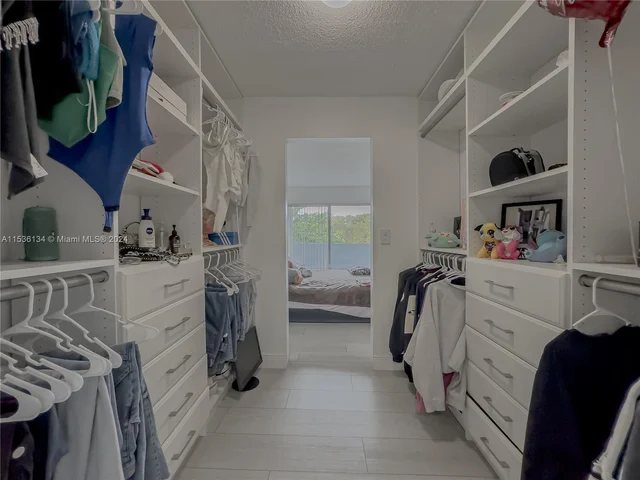 9353 Fontainebleau Blvd # A215, Miami FL 33172