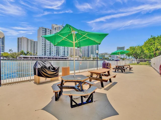 1000 Parkview Dr # 503, Hallandale Beach FL 33009