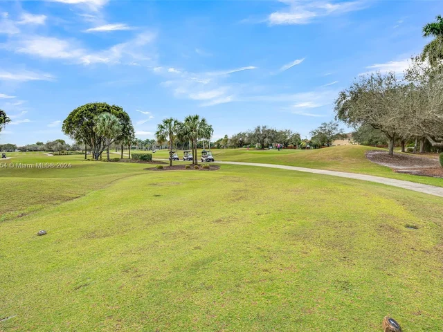 200 Jacaranda Country Club Dr # 1B, Plantation FL 33324