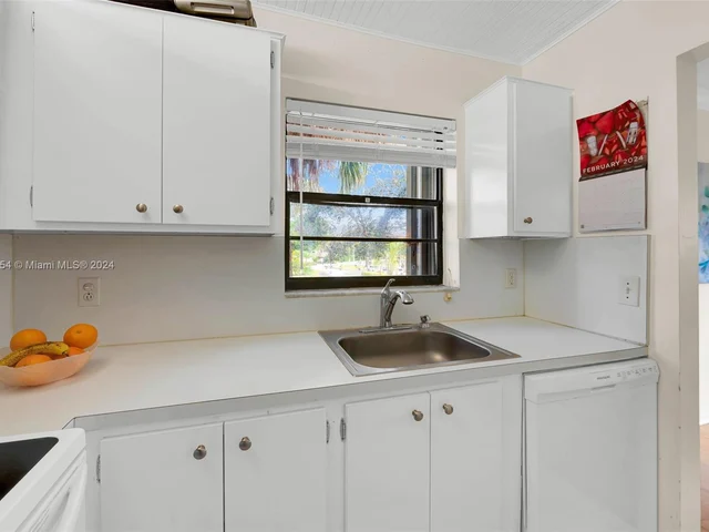 200 Jacaranda Country Club Dr # 1B, Plantation FL 33324