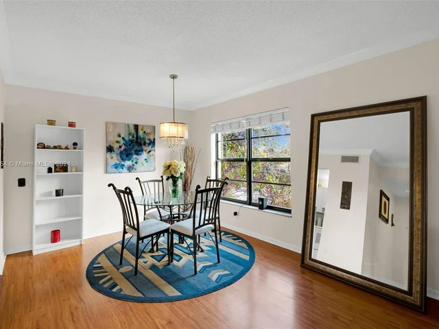 200 Jacaranda Country Club Dr # 1B, Plantation FL 33324