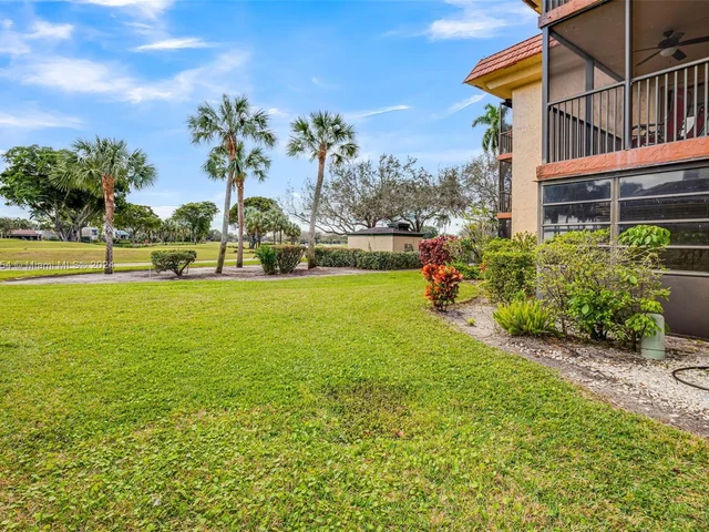 200 Jacaranda Country Club Dr # 1B, Plantation FL 33324