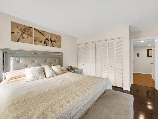 200 Jacaranda Country Club Dr # 1B, Plantation FL 33324